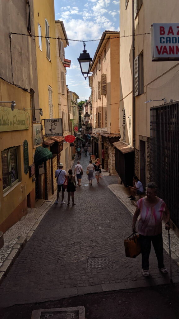 Gasse in Antibes