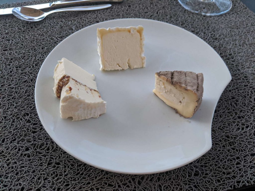 So ein Käse (links mit Senf, rechts mit Asche)