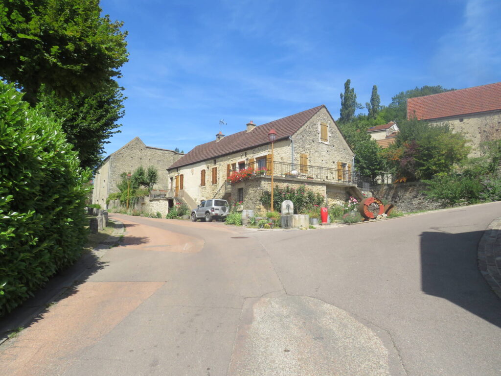 Straßenbild in Villars Fontaine