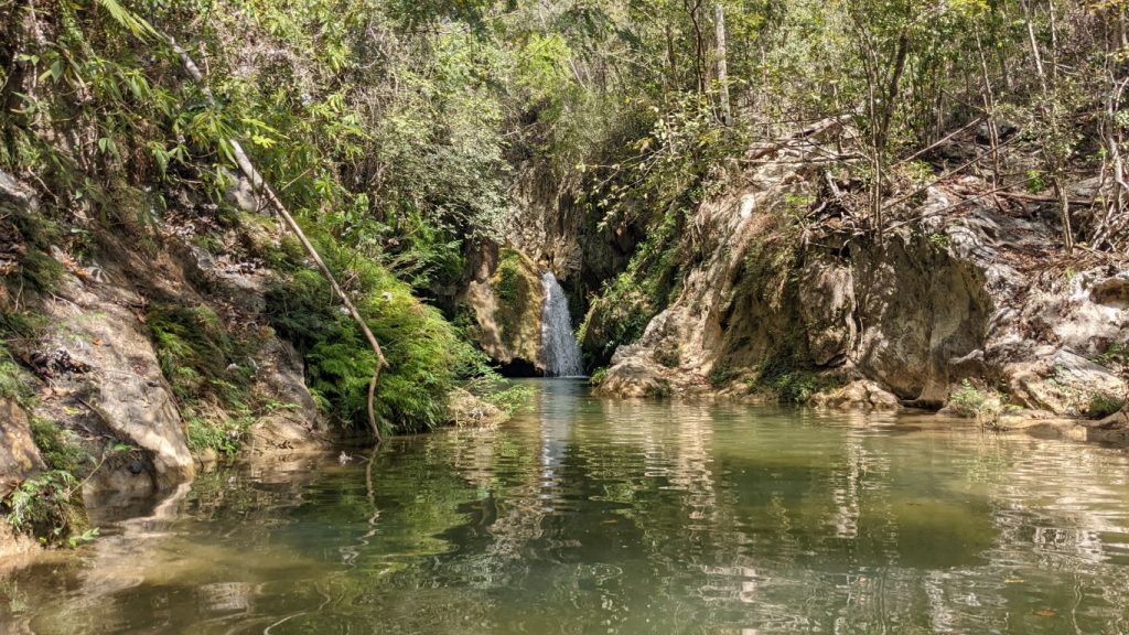 Der Wasserfall Javira (man konnte bis dorthin gar schwimmen)